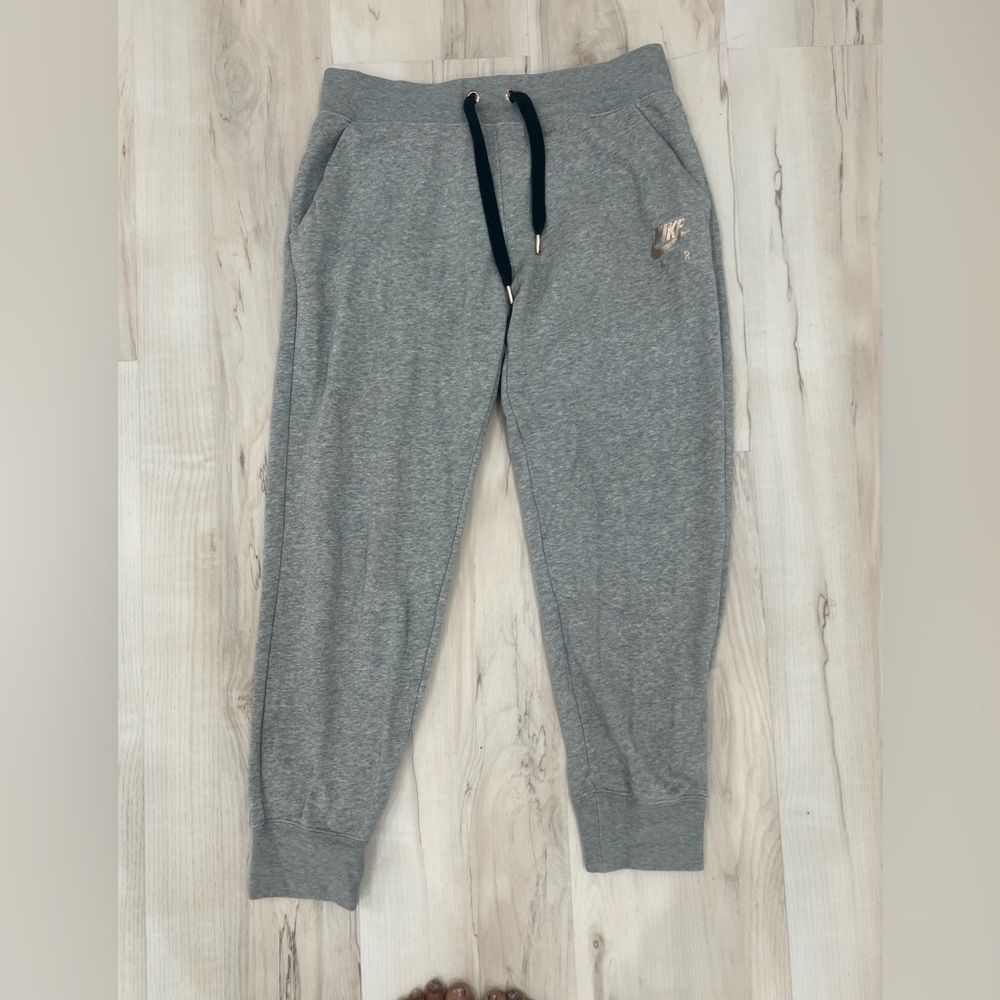 Nike Air women’s Heather Gray Joggers. Medium